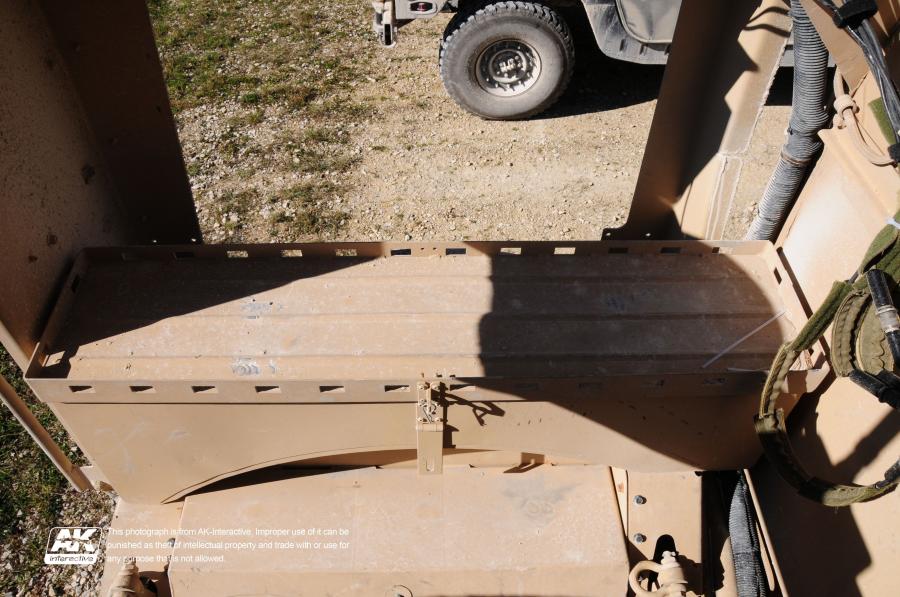 Детали экстерьера Oshkosh M-ATV 2009 года  (фото 169 из 676)